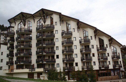 La Perriere Apartment | Spacious 2 bedroomed apartment with great views and location in La Tania