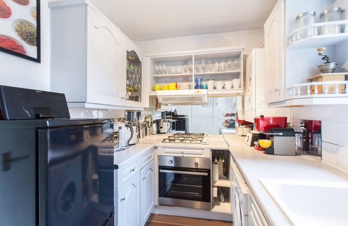 Islington Apartment | ★ Spacious 2 BEDROOMS & Terrace TOWN HALL Angel, Sleeps 5-7