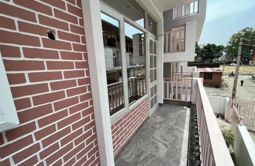 Bullawala Apartment | Spacious 2 BHK Pvt Parking, WiFi, Couch, Kitchen