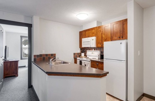 East Kootenay Condo | SPACIOUS 2-Br 2-Ba | Ski In/Out | Pools & Hot Tubs | In HEART of Panorama Resort