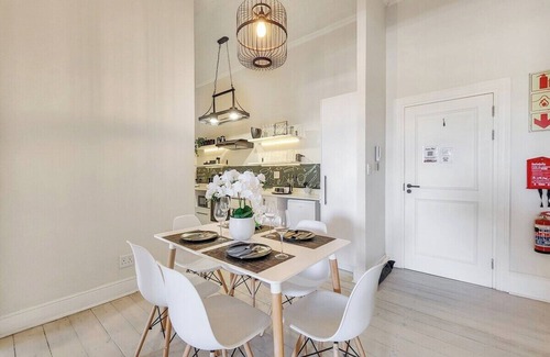 Observatory Apartment | Spacious 2 BR Apartment In Obz