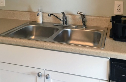 Saugerties Apartment | Spacious, 2 BR Condo Next to Horse Shows, Catskill Mountain Views