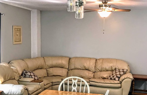 Saugerties Apartment | Spacious, 2 BR Condo Next to Horse Shows, Catskill Mountain Views