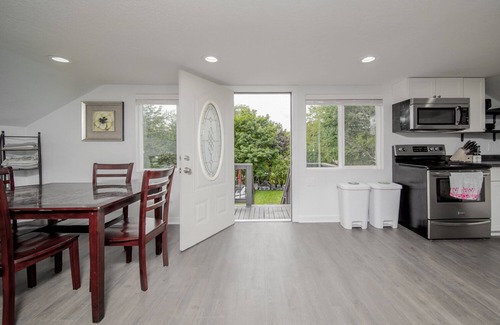Rochester House | Spacious 2 BR Flamingo Suite - Minutes from Mayo!