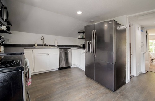 Rochester House | Spacious 2 BR Flamingo Suite - Minutes from Mayo!