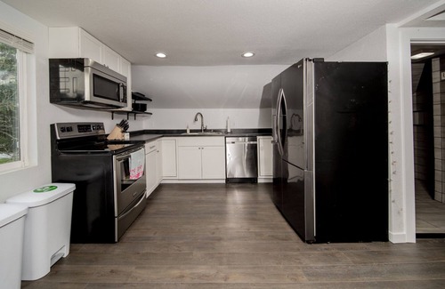Rochester House | Spacious 2 BR Flamingo Suite - Minutes from Mayo!