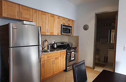 Queens Apartment | Spacious 2 Brm Apartment In The Hear Of Astoria!