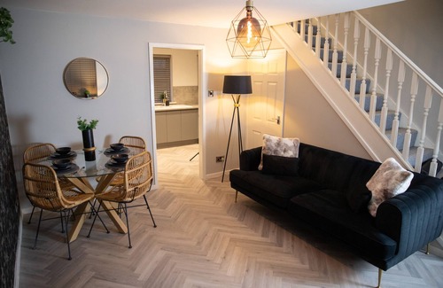 Leeds House | Spacious 2 double bedroom property