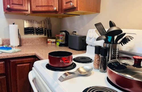 Navarre Apartment | Spacious, 2 King Beds, 6 Sleeper, 4 mi. From Beach