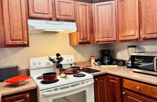 Navarre Apartment | Spacious, 2 King Beds, 6 Sleeper, 4 mi. From Beach