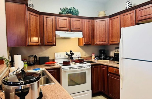 Navarre Apartment | Spacious, 2 King Beds, 6 Sleeper, 4 mi. From Beach