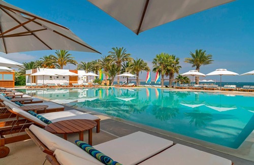 Pisco Hotel | Spacious 2 Queen Garden Room in Paracas with 2 Outdoor Pools & Free Parking
