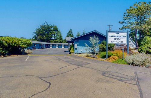 Bandon House | Spacious 2-room combo close to Bandon with cable, WiFi, mini-fridge - dogs OK
