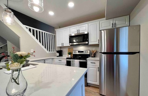 Downtown Wilmington Apartment | Spacious 2 Story 2 Bedroom in Wilmington!