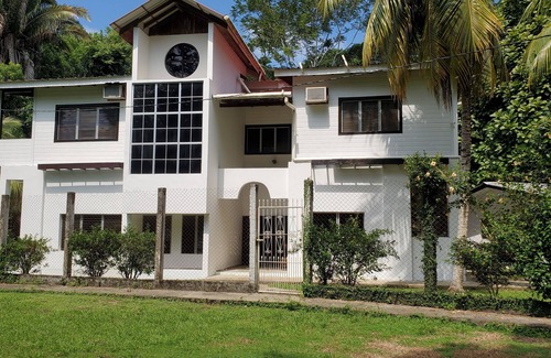 Omoa House | Spacious 2-story house with large green areas, swimming pool and close to the beach.