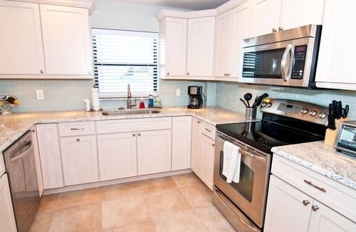 Treasure Island Condo | Spacious 2 story condo, clean decor 3BR, 2.5 BA. 2 Floors, Pool Waterfront