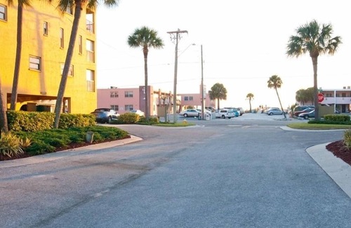 Treasure Island Condo | Spacious 2 story condo, clean decor 3BR, 2.5 BA. 2 Floors, Pool Waterfront