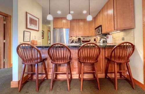 Crested Mountain Village Condo | Spacious 2 bedroom, Close Walk to the Base Area, Outdoor Hot Tub, Sleeps 6