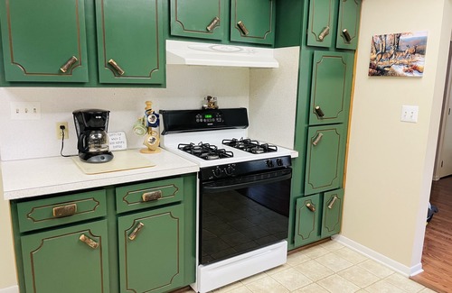 Roscommon House | Spacious 2200 Sq Ft- 3 bedroom/3 bathroom house in downtown Roscommon