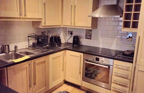 Barnhill Apartment | Spacious 2B Apartment in Wembley with parking