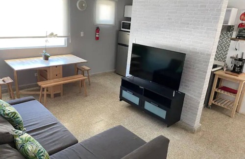 Santurce House | Spacious 2B-WiFi, Walk2Rests and Beach, Pkg