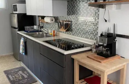 Santurce House | Spacious 2B-WiFi, Walk2Rests and Beach, Pkg
