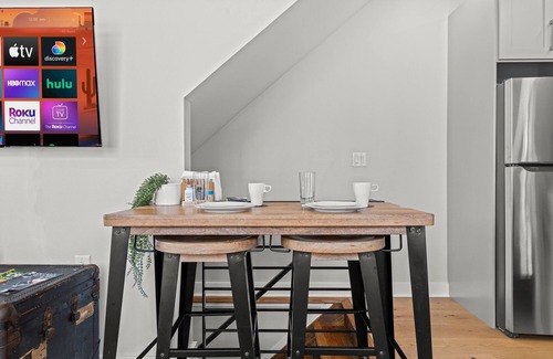 South Philadelphia Apartment | Spacious 2Bd/2Bth Modern Duplex Sleeps 6