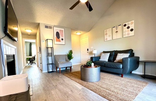 Milwood Apartment | Spacious 2bd apartment near Cedar Park & Domain