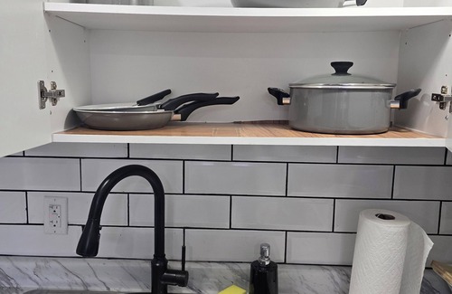 Halton Regional Municipality Apartment | Spacious 2Bd family suite with full kitchen. Centrally located.