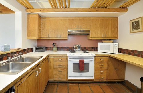 Historic Eastside House | Spacious 2bd Twhm - 5 minute walk to Canyon Road- private courtyard w/grill