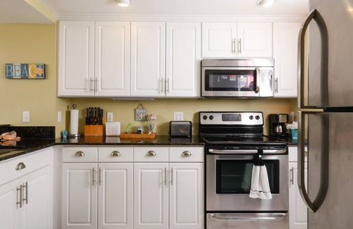 Grove City Condo | 🥇 Spacious 2bd waterfront condo (CH818)