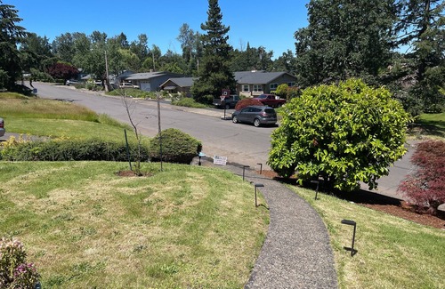 Western House | Spacious 2bed/1bath private suite near U of O with ductless heat/AC