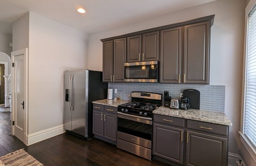 Tower Grove East House | Spacious 2Bed House- Monthly Traveler's Welcome!