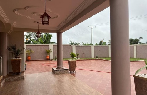 Kumasi Apartment | Spacious 2Bedroom en-suite with Queen Beds+ Living Room+ HiSpeed WiFi + Kitchen