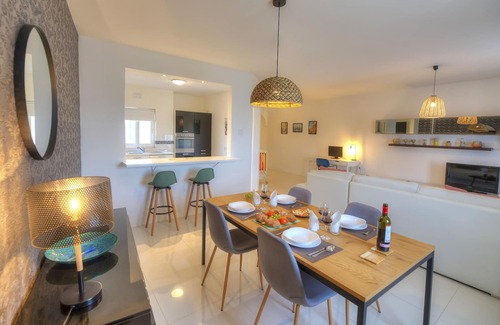 Qala Apartment | Spacious 2bedroom flat with communal pool SMEL1-1