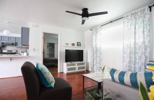 Mosswood Apartment | Spacious 2BR/1BA Apt in Temescal Oakland w/Parking