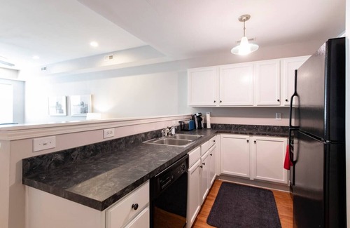 Cherokee Triangle House | Spacious 2BR/2.5BA Highlands Townhouse ~ SLEEP 6