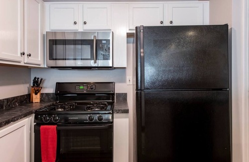 Cherokee Triangle House | Spacious 2BR/2.5BA Highlands Townhouse ~ SLEEP 6