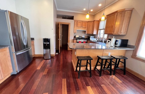 Inman Square House | Spacious 2BR 2BA Condo & 2x Parking, Minutes from Central Sq, MIT, Harvard.