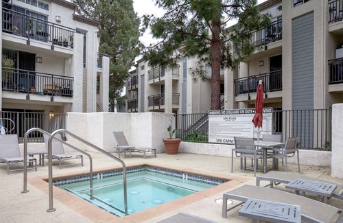 Pleasanton Apartment | Spacious 2BR Apartment in Pleasanton