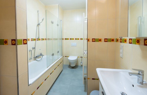 Limpertsberg Apartment | Spacious 2BR Apt w Terrace Pkg Near DT