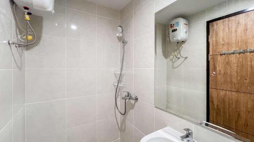 Tetebatu Apartment | Spacious 2BR at Delft Ciputra Makassar Apartment By Travelio