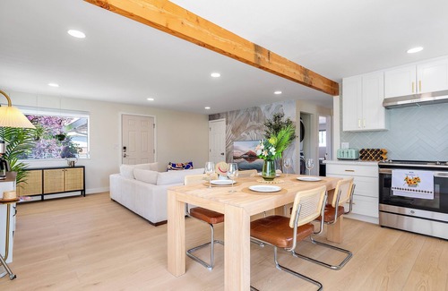 Ballard Apartment | Spacious 2BR Ballard Retreat w/AC and Fenced Yard