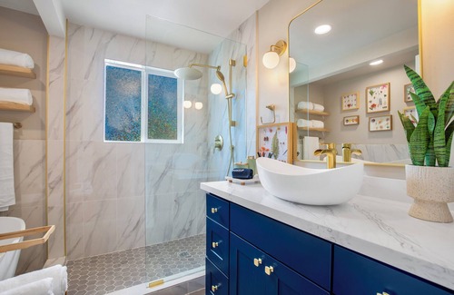 Ballard Apartment | Spacious 2BR Ballard Retreat w/AC and Fenced Yard