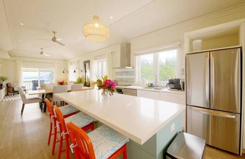 Governor's Harbour Apartment | Spacious 2BR 2BA Upstairs Designer Apartment Suite