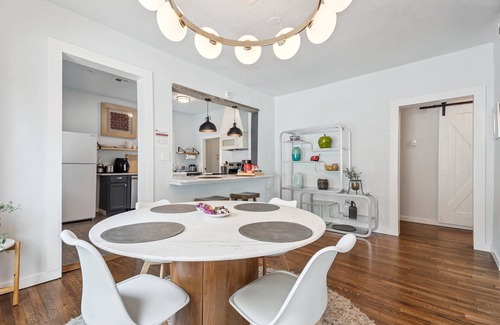 Central Oklahoma City House | Spacious 2BR Bungalow | $2000 monthly | Full Kitchen + Laundry #09