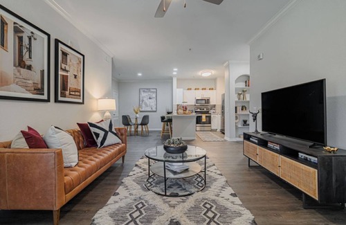 Energy Corridor Condo | Spacious 2BR Condo at San Paloma w Pool