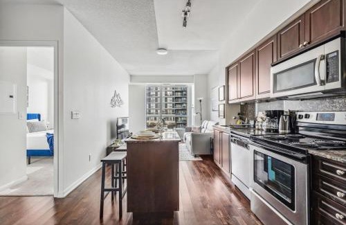 Fort York Apartment | Spacious 2BR Condo Downtown, Lakeshore, Parking