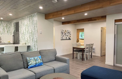 Sooke Cottage | Spacious 2BR Cottage on Waterfront Property with Beach Access - Sleeps 6