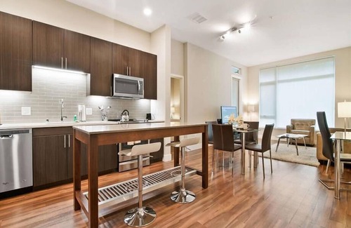 Shoreline West Apartment | Spacious 2BR | Full Kitchen & Laundry | Gym | Mountain View
